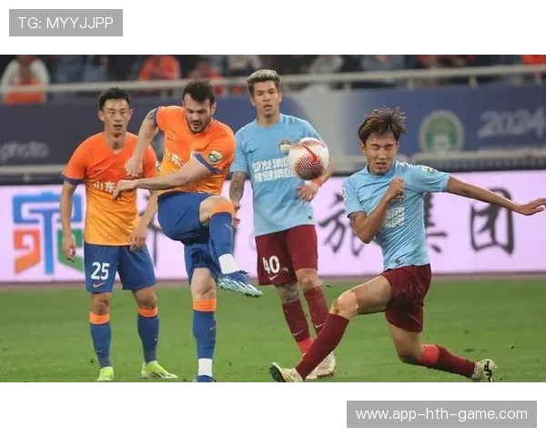 河南队李玮锋监督高强度身体对抗，全队封闭集训冲刺赛季开局